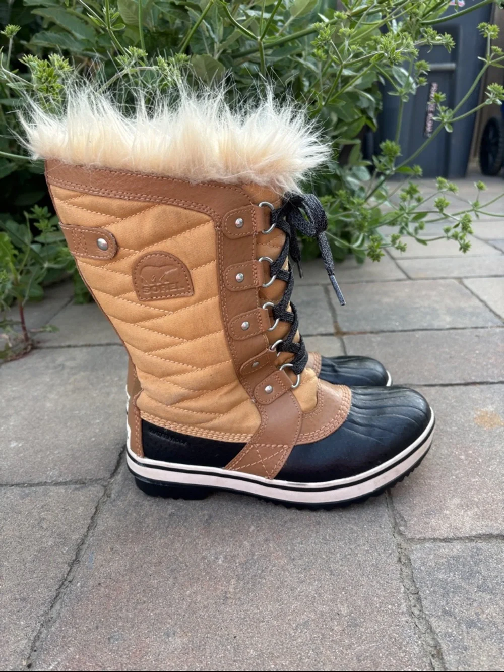 Kids' Tofino II Faux Fur‎ Lined Waterproof Boot.  Size 4